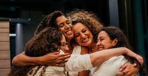 Sair duas vezes na semana com os amigos melhora a saúde mental e emocional