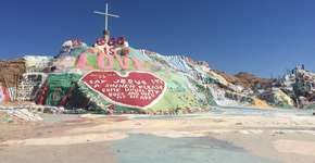 Salvation Mountain, a colorida arte no meio do deserto da Califórnia