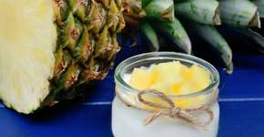 Mousse de abacaxi refrescante com dica para dar o ponto perfeito