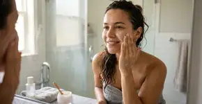 Demorei muito para entender por que o creme hidratante não deve ser aplicado com a pele totalmente seca