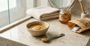 Lavar o rosto com mel e bicarbonato: por que é recomendado e quando é melhor fazê-lo