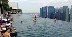 Conheça a piscina mais alta de borda infinita do mundo