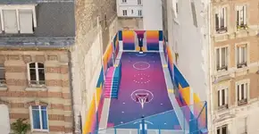 Você conhece uma quadra de basquete mais alegre do que esta?