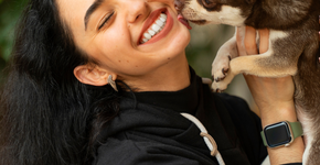 O que a psicologia diz sobre quem conversa com pets como se fossem humanos