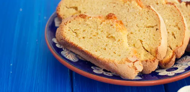 Experimente fazer um delicioso pão de fubá no café da manhã