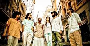 Banda Ambulantes leva a música reggae para a Casa do Zezinho