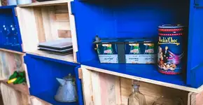 Móveis de pallets dão o tom da reciclagem na decoração da casa