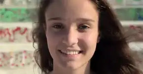 Jovem de 16 anos desenvolve plástico a partir de casca de banana