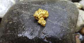 Ouro líquido está saindo de dentro da Terra sem controle