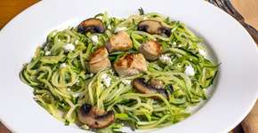 Macarrão low carb fica pronto em 5 passos e é perfeito para iniciantes na cozinha