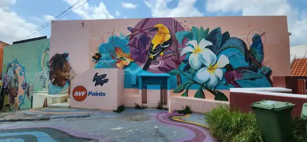 Passeios de tuk-tuk são ideais para explorar capital Willemstad