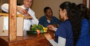 Médico receita alimentos orgânicos no lugar de medicamentos para seus pacientes