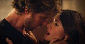 Estrela de Sex/Life desabafa sobre cenas de nudez na série