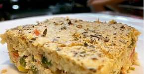 Torta de liquidificador vegana com recheio cremoso