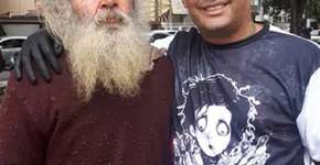 Morador de rua ganha ‘dia de beleza’ e foto viraliza na internet