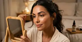 No Egito eles usam óleo de rícino nas sobrancelhas por um motivo, e é assim que aplicam do jeito certo