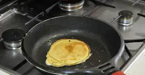 Pão low carb de frigideira para o café da manhã