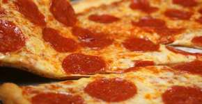 O que acontece com seu organismo depois que você come uma fatia de pizza? Veja explicação de uma nutricionista