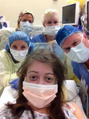 Não basta fazer check-in no hospital, tem que chamar a equipe médica pra compor a foto