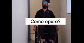 Cirurgião paraplégico mostra como opera pacientes e vídeo viraliza