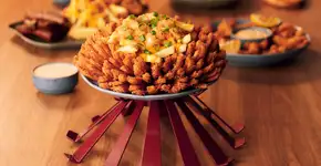 Outback convida grupos para celebrarem o fim de ano e apresenta novidades em tamanho mega