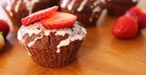 Cupcake de chocolate vegano e sem glúten pronto em poucos minutos