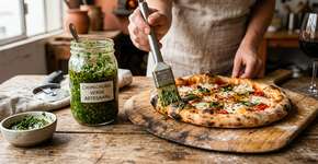 Como fazer chimichurri para pizza: a receita com um toque de mestre da pizzaria do bairro
