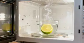 Jogue meio limão no micro-ondas e veja a mágica acontecer sozinha