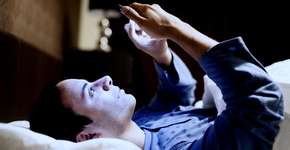 53% dos paulistanos têm sono prejudicado por causa da internet