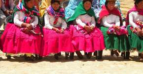 Bolivianas curam reumatismo com handebol