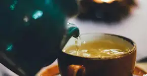 A bebida natural com benefícios extras que pode substituir seu café