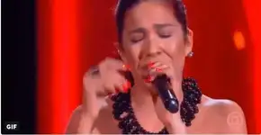 Participante chora no palco do The Voice Brasil e comove a web