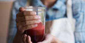 O suco que ajuda a baixar níveis de açúcar no sangue em minutos