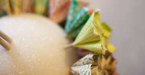 Veja como fazer uma dobradura de flores