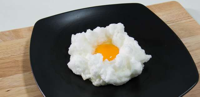 Ovos nevados para o café da manhã