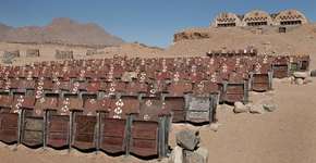 Fotógrafo registra cinema abandonado no Deserto do Sinai, Egito
