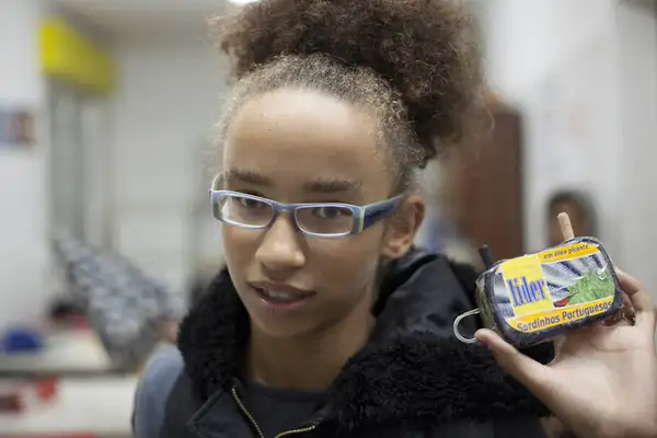 LÁ TINHA MOVIMENTO  Soraia Varela | 12 anos  Cova da Moura | Lisboa | Portugal | Out 2013  pin 0,16mm x f14,5 | KODAK Farbwelt 100ISO