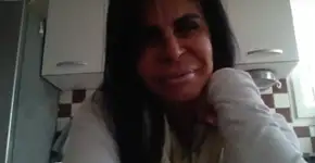 ‘Vou continuar fazendo minhas plásticas’, diz Gretchen em vídeo