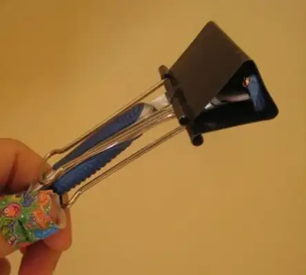 Para proteger a gilete na hora de viajar