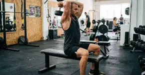 Fazer pilates é bom, mas os especialistas concordam: o melhor exercício para se livrar da flacidez nos braços