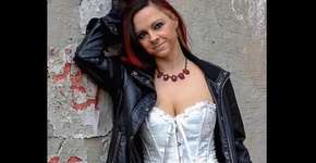 Modelo tem graves lesões após ataque de leopardo em ensaio