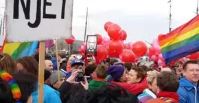 Grupo paramilitar impedirá beijos entre gays durante a Copa