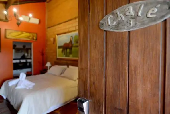 Interior de uma das suítes da Pousada Inácia