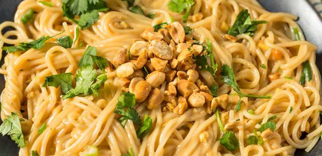 Macarrão vietnamita com amendoim: fácil e surpreendente