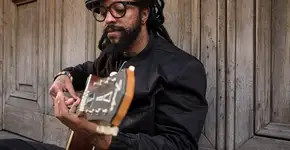 Rael canta clássicos de Vinicius de Moraes na Casa Natura