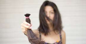 Ação faz cortes de cabelo nas ruas para doar a pessoas com câncer