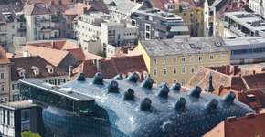 Museu austríaco com formato “alienígena” se alimenta de energia solar