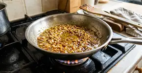 Misturar alho com mel antes de refogar: por que é recomendado e para que serve