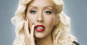 Christina Aguilera surpreende ao aparecer sem maquiagem