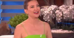Kate Hudson raspa a cabeça e rebate pergunta de apresentadora